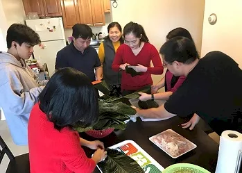 アメリカで迎えるベトナムのテト：故郷のテトの味への郷愁を癒す