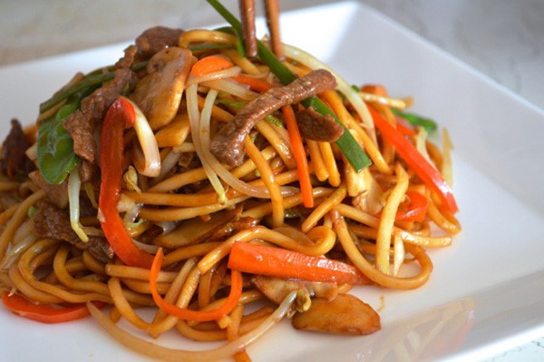 Mì xào Thái Lan