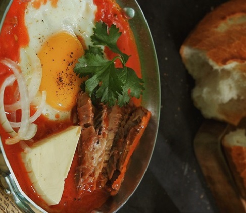 Bánh mì chảo cá hộp