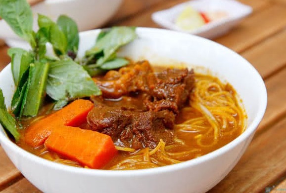 Hủ tiếu bò kho - bữa sáng ấm bụng