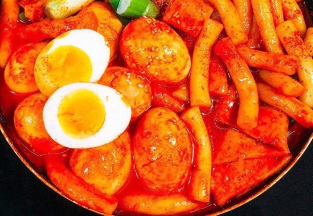 Tokbokki - Tự tay làm bánh gạo cay Hàn Quốc tại nhà