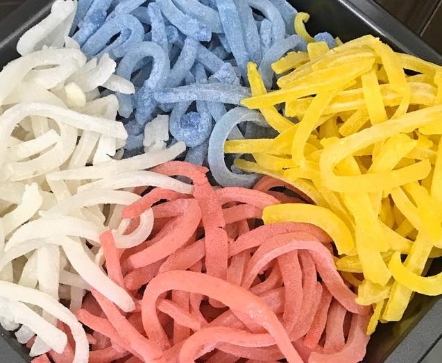 Mứt dừa sắc màu ngày Tết