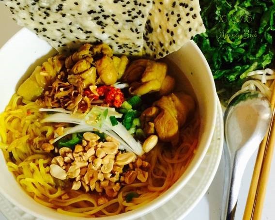 Quang chicken noodles in Quang