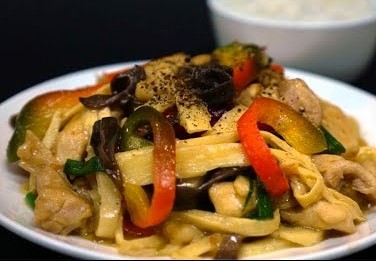 Gà xào măng tươi cho ngày đầu năm
