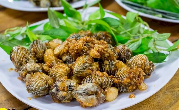 Delicious Garlic Stir-Fried Blood Cockles