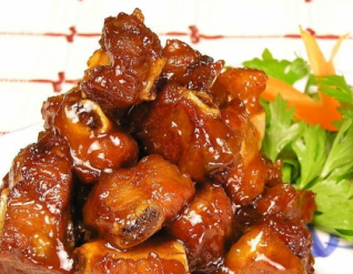 Sweet and sour ribs served with white rice