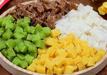 Mứt dừa viên cho ngày Tết cổ truyền