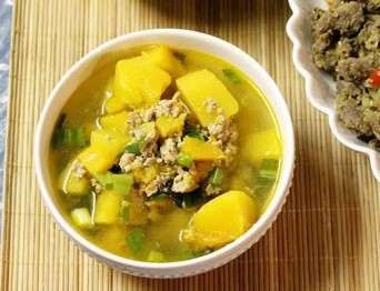 Canh bí đỏ thịt bằm cho trẻ