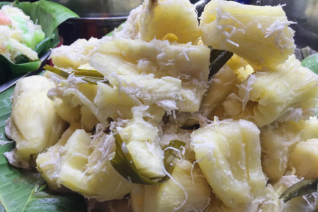 Khoai mì hấp kèm nước cốt dừa béo