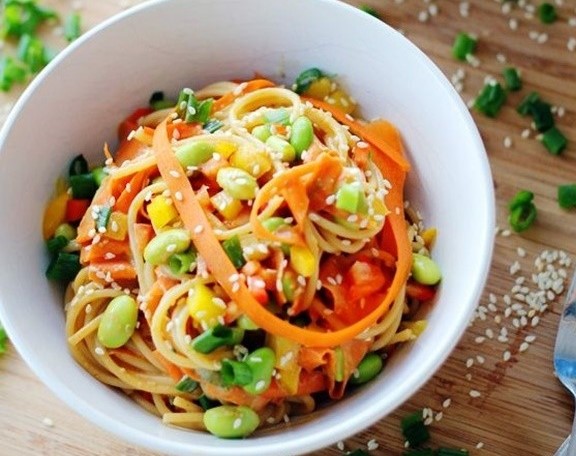 Mì trộn rau củ nhanh gọn