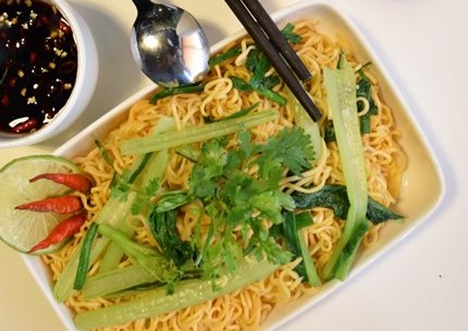 Mì xào cải ngọt rẻ tại nhà