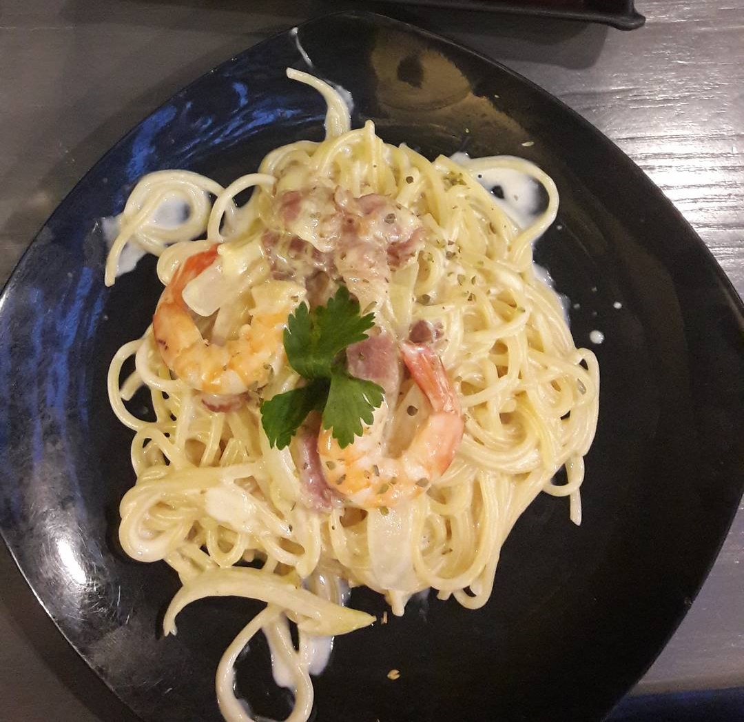 Spaghetti with creamy cheese sauce