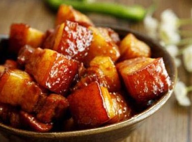 Braised pork belly with pepper
