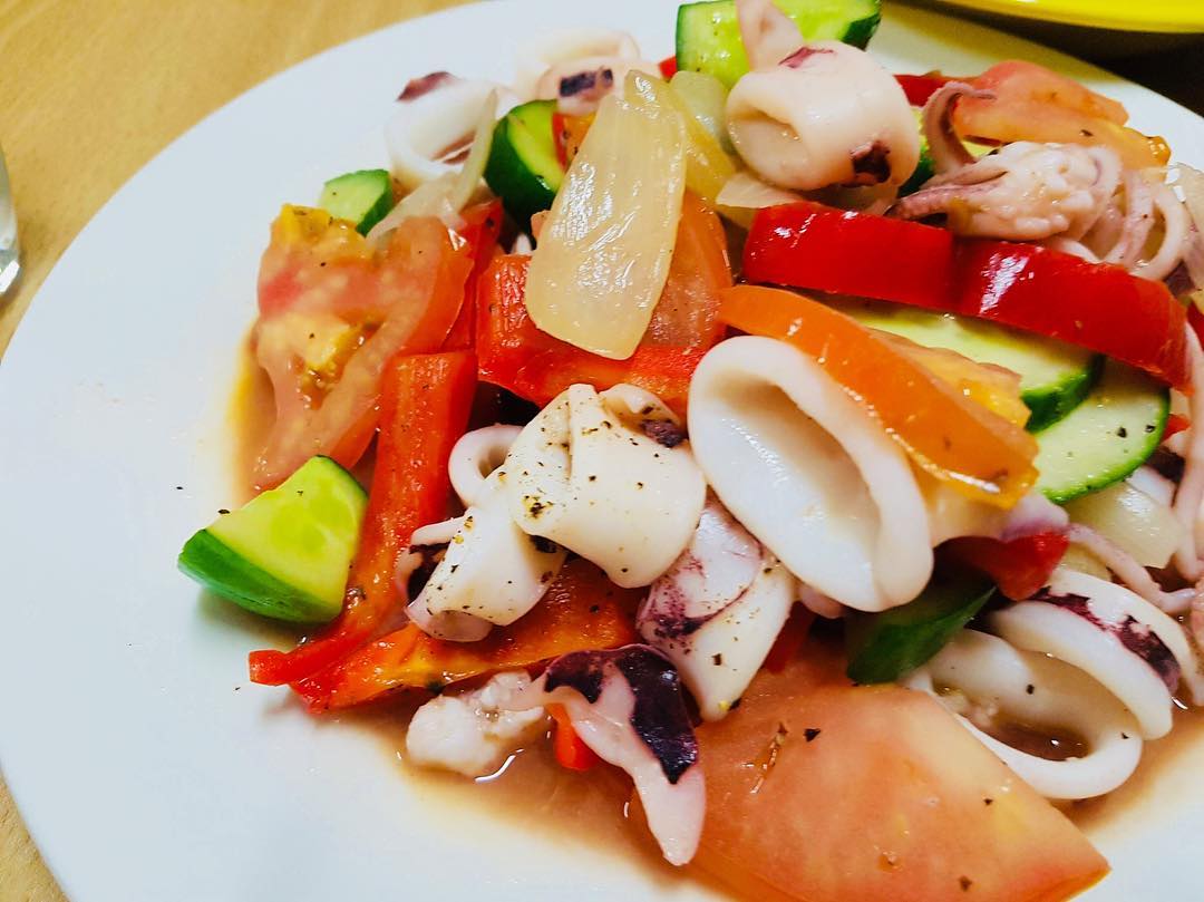 Fried squid with sweet and sour vegetables