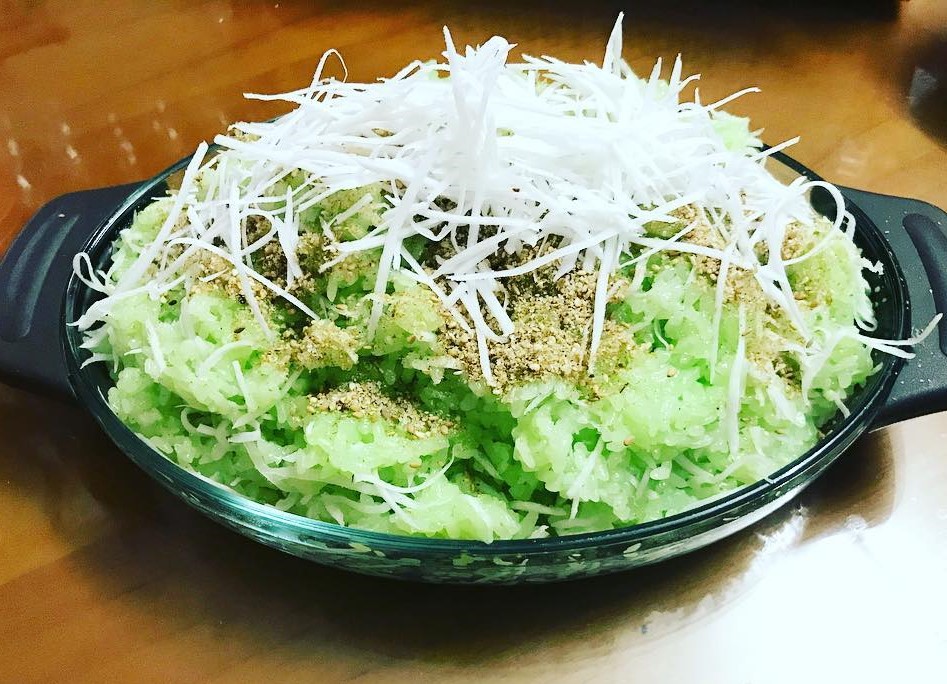 Sticky rice made of pandan leaves
