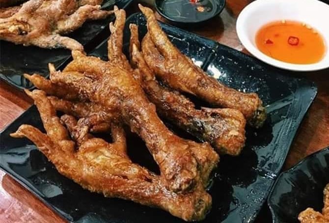 Aromatic grilled chicken legs with lemongrass