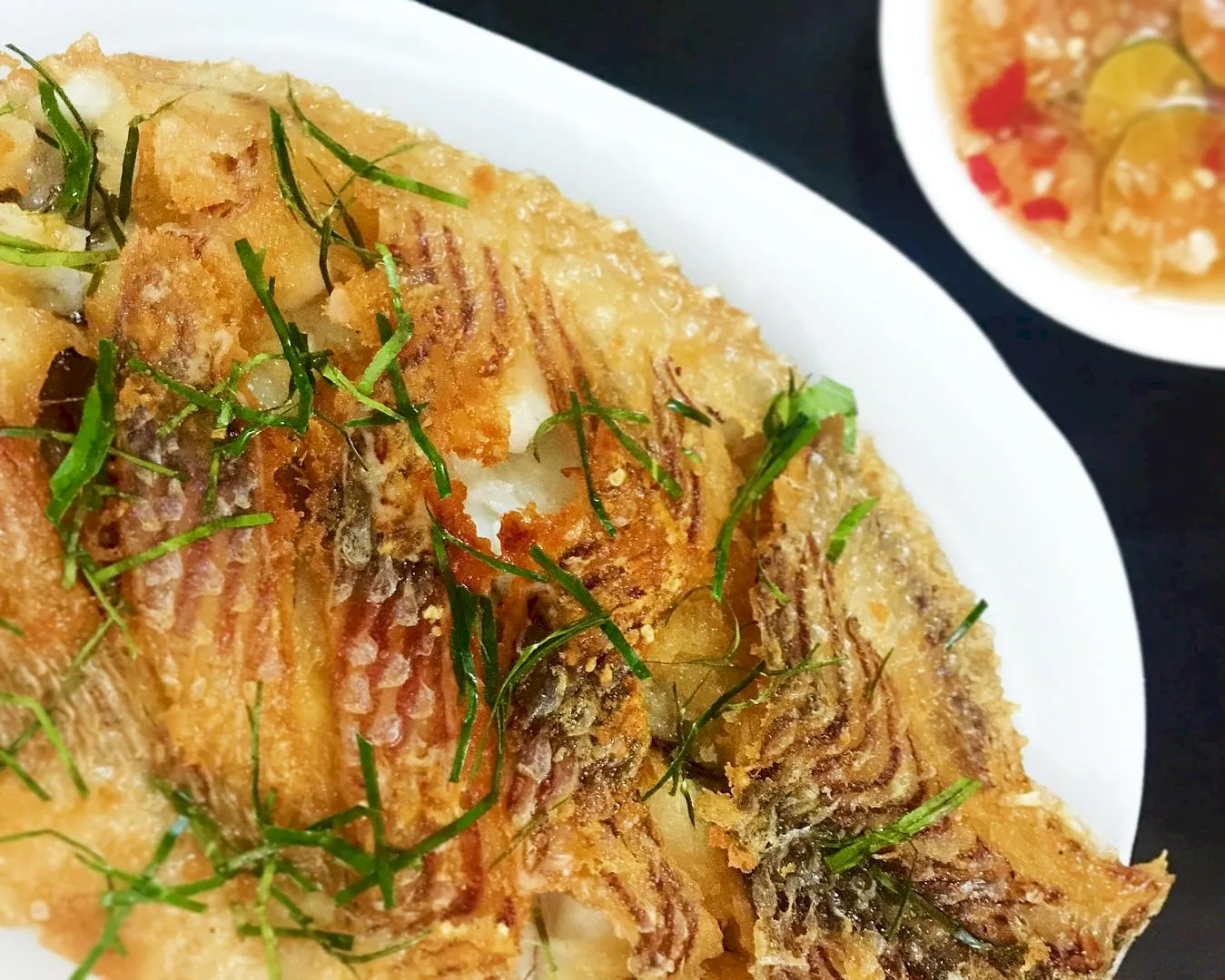 蒜香煎紅色吳郭魚