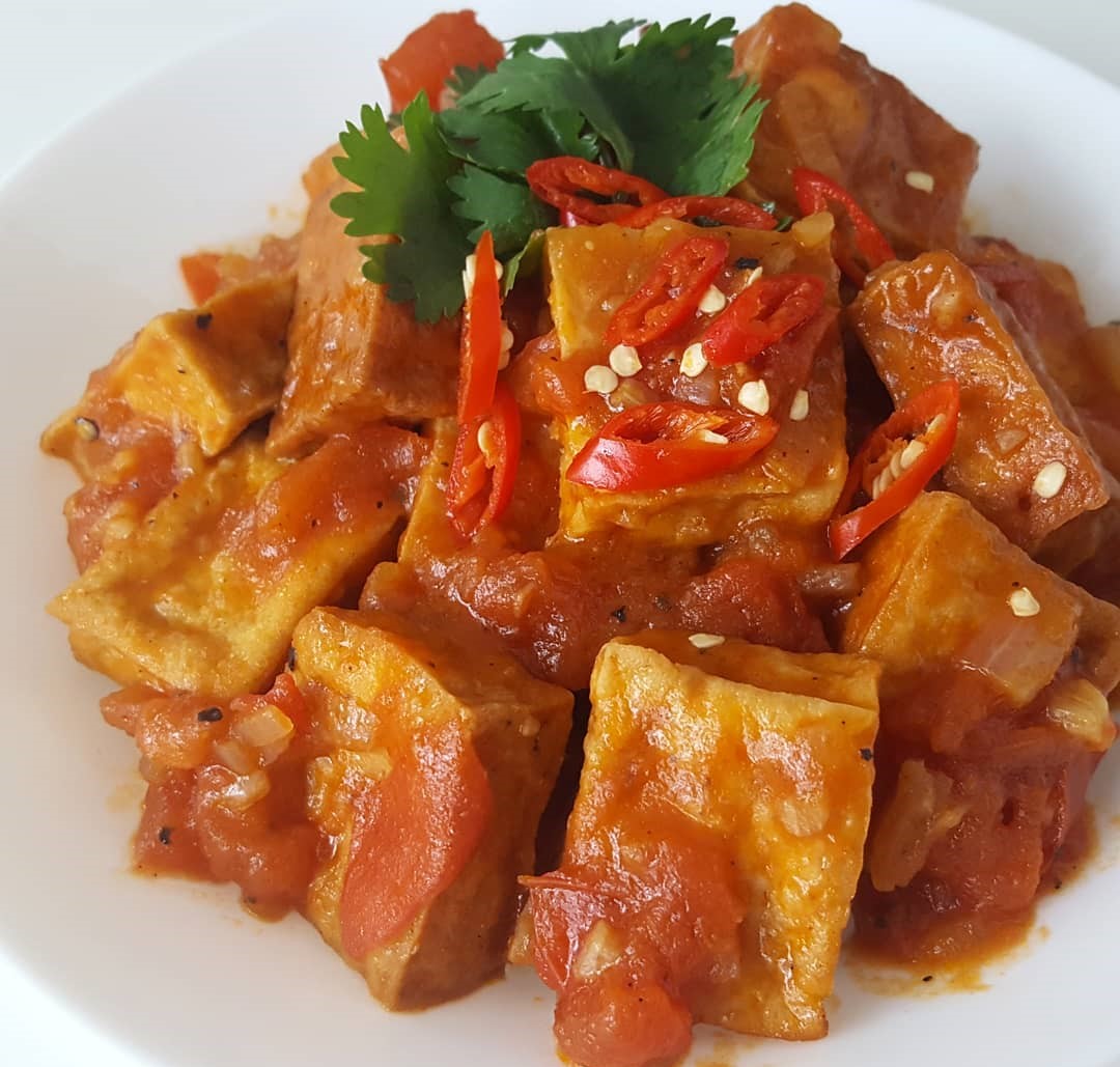 Tofu with tomato sauce