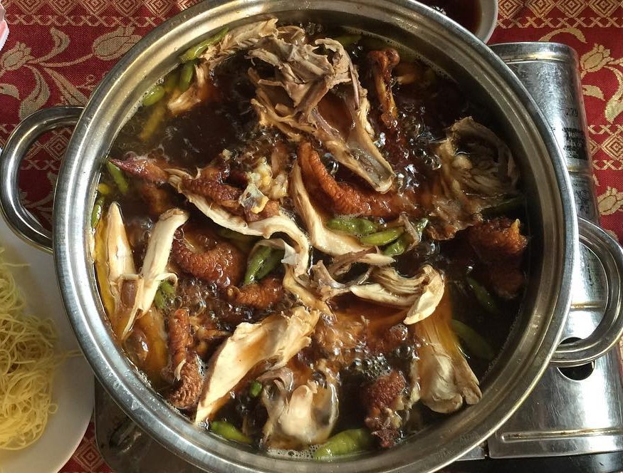 Lẩu gà tiềm ớt hiểm