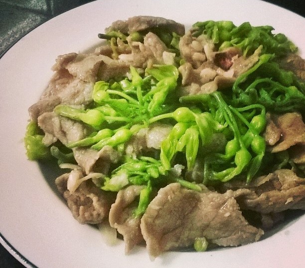 Bò xào bông thiên lý