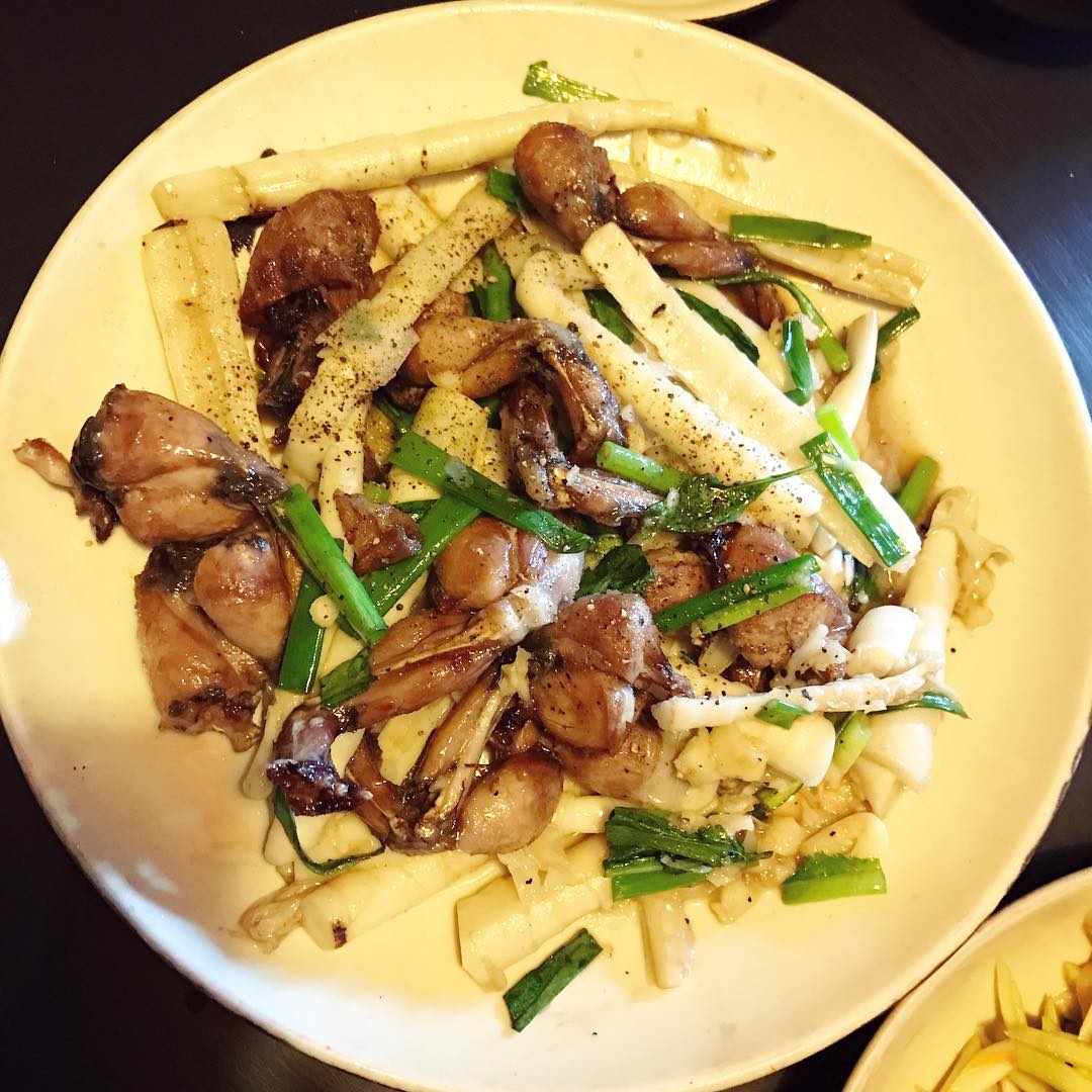 Ếch xào măng tươi