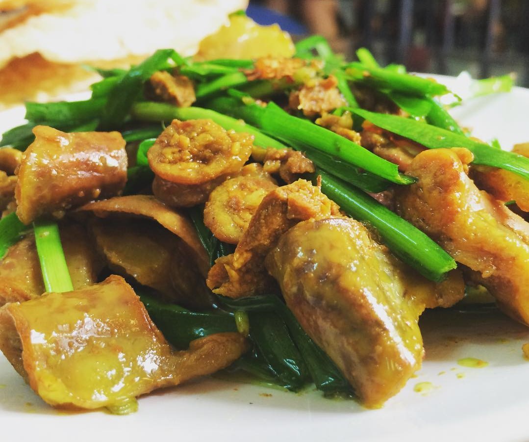 Lòng heo xào nghệ