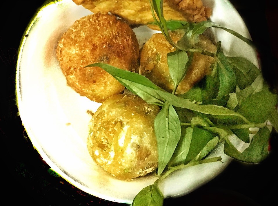 Hột vịt lộn chiên bột