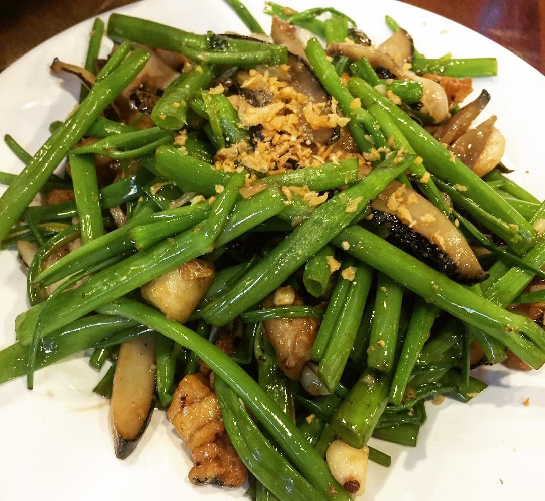 Rau muống xào ốc móng tay