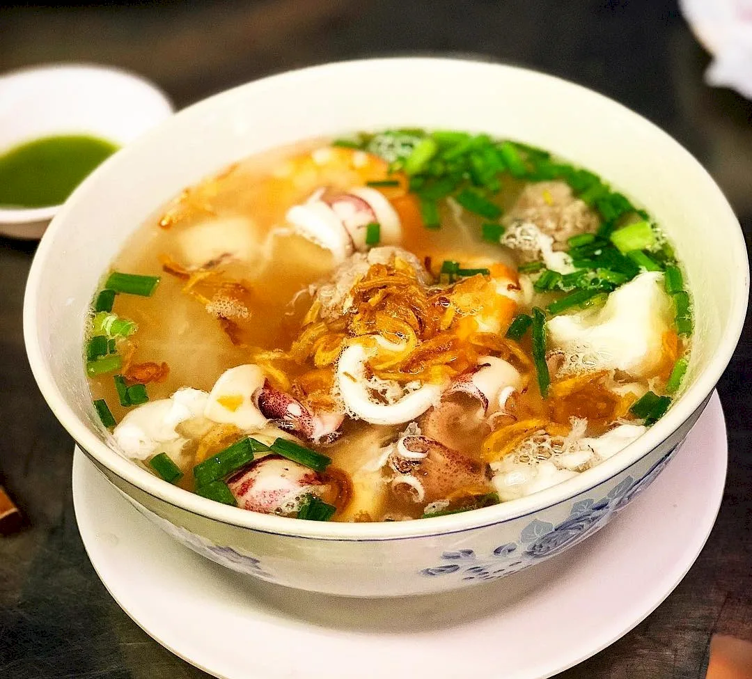 Easy Squid Hu Tieu (Noodle Soup)