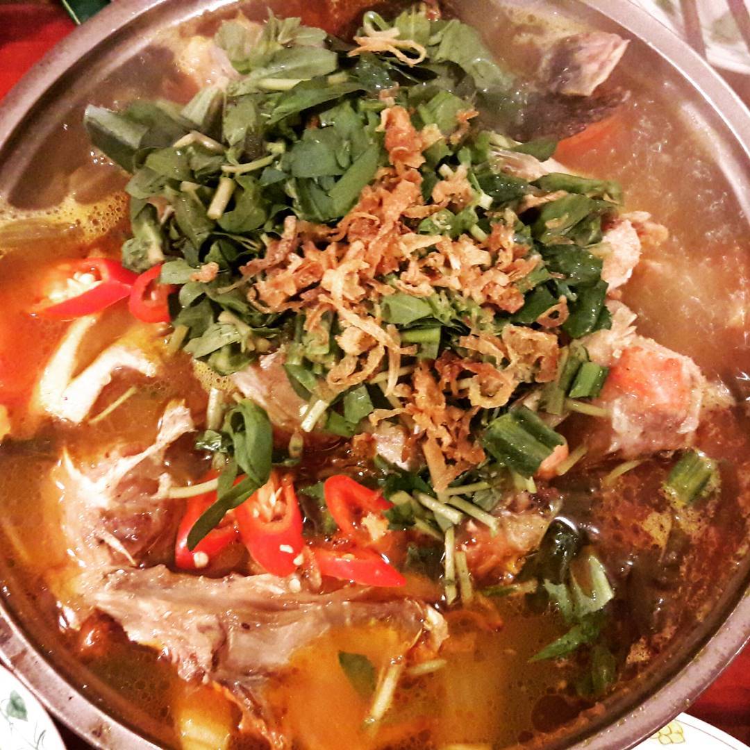 Lẩu đầu cá hồi