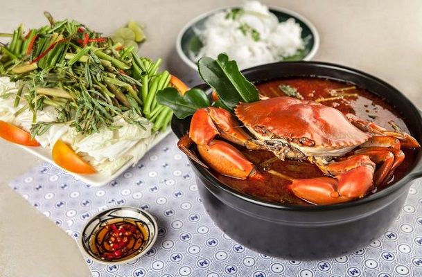Hot and Sour Crab Crab Hotpot