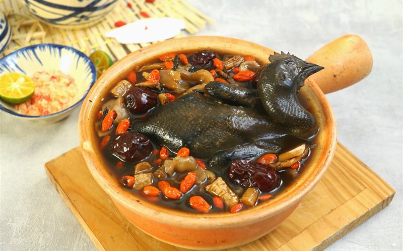 Gà ác tiềm thuốc bắc
