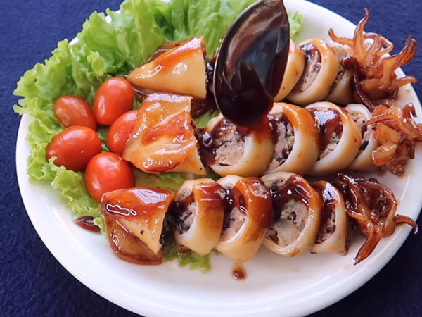 Squid stuffed with coconut meat rim