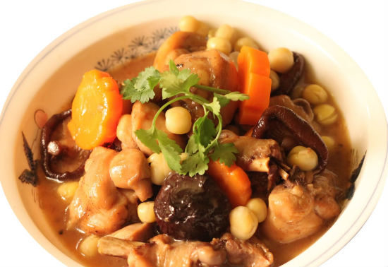 Lẩu gà nấu nấm