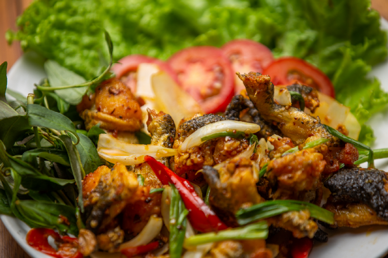 Fried frog with fish sauce