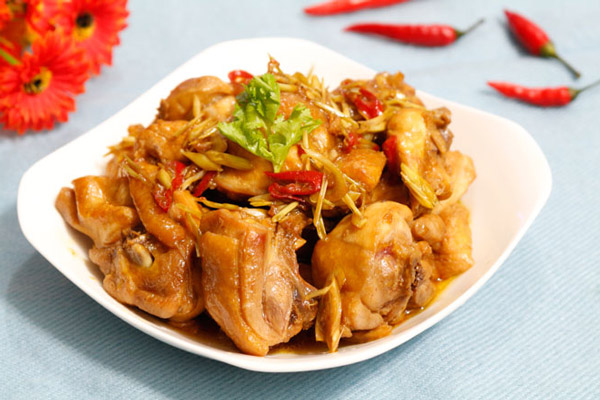 Chicken fried with lemongrass and chili