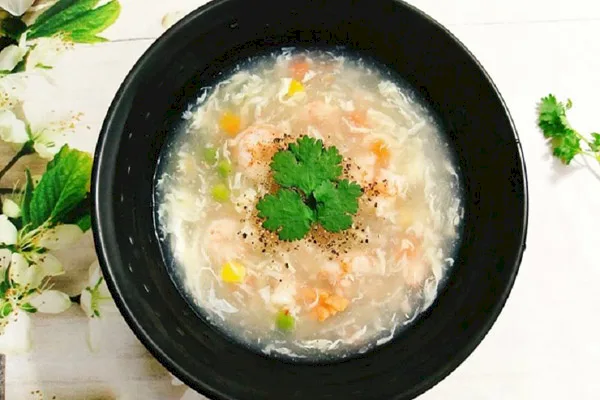 えびとグリーンピースのスープ