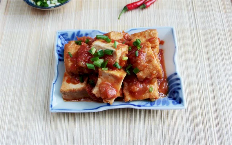 揚げ豆腐のトマトソース煮