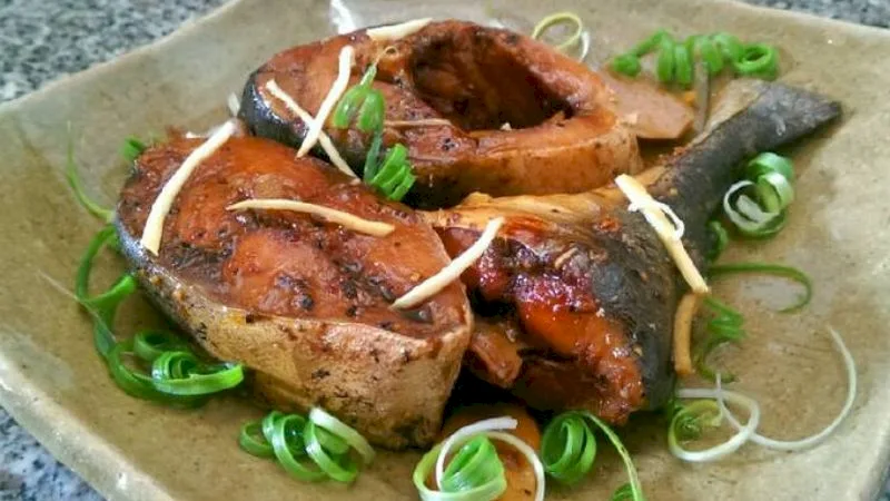 Fragrant, Spicy Amberjack Braised with Ginger