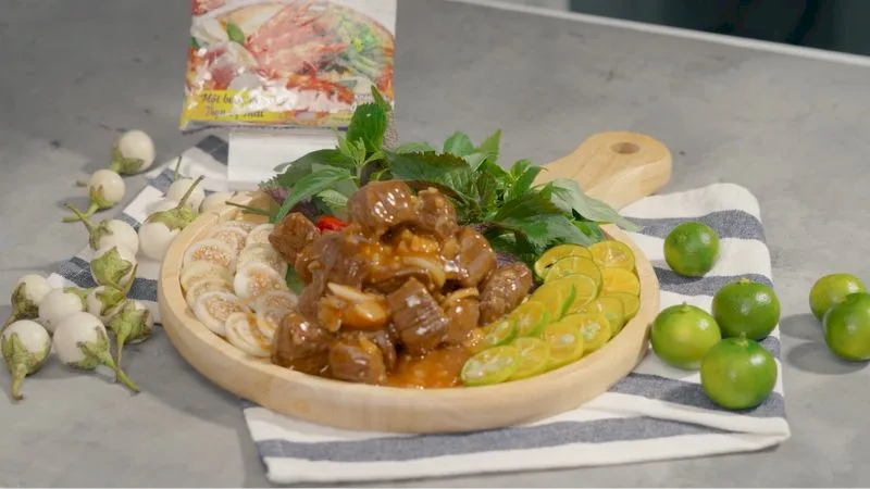 甘酸っぱ辛いソースが絶品！牛肉と小なすのボールックラック