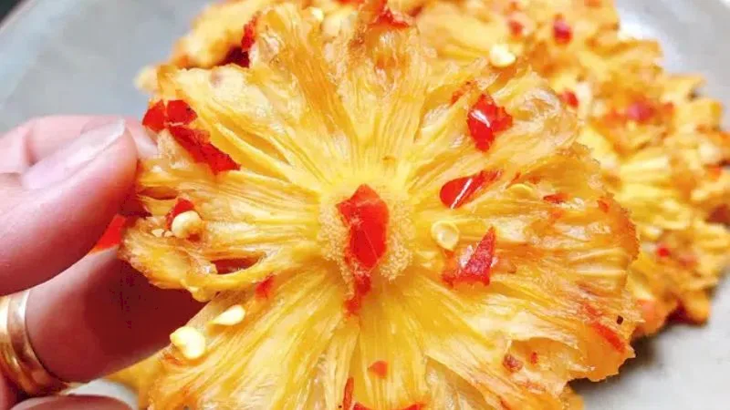 テトの食べ過ぎに！ドライパイナップルの唐辛子塩風味