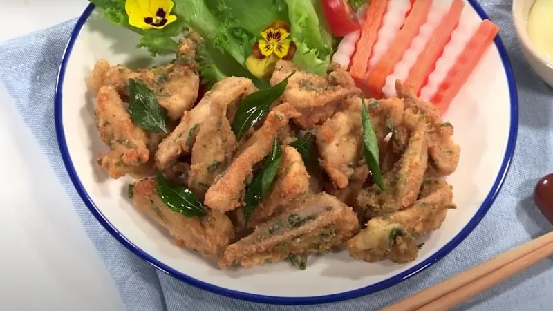 カリカリで香り豊か！鶏軟骨のカレーリーフ炒め揚げ