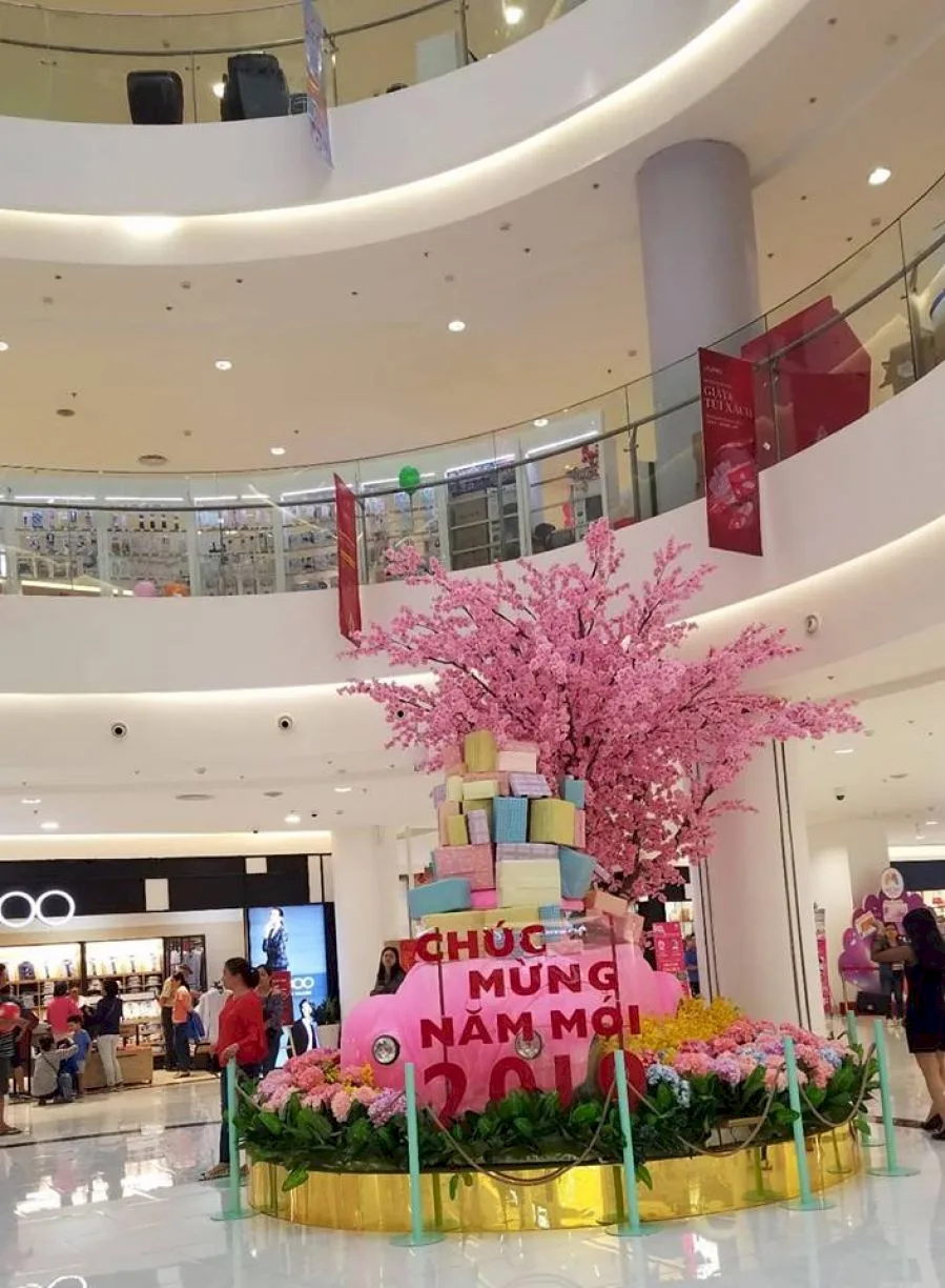 Exploring Gigamall, a Vietnamese Shopping Mall