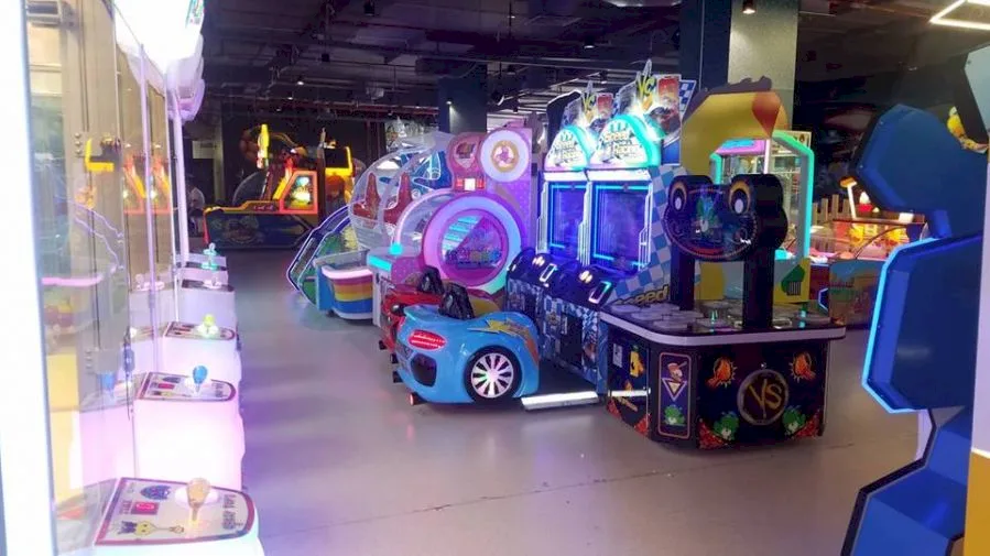 Exploring Gigamall, a Vietnamese Shopping Mall