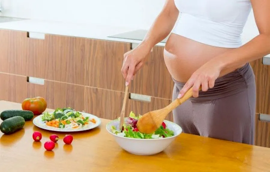 Bà bầu có nên ăn chay? Ưu và nhược điểm khi mang thai mà ăn chay