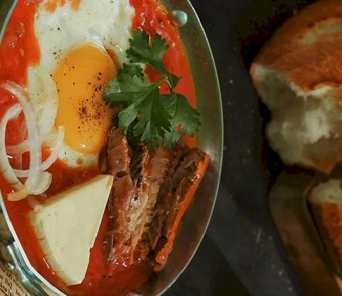 Bánh mì chảo cá hộp
