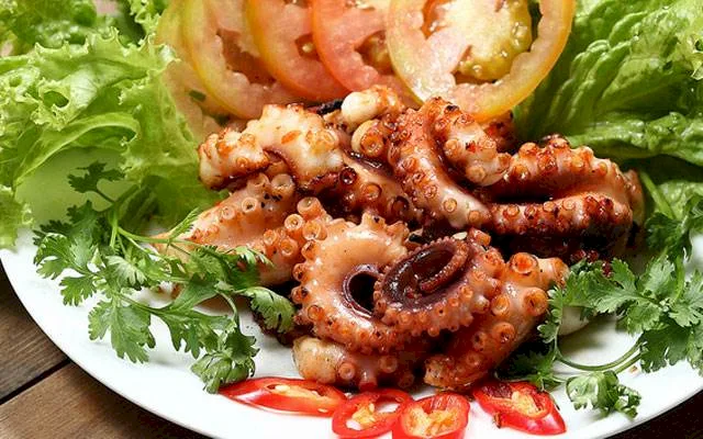 Grilled Squid with Sa Te Chilli Paste