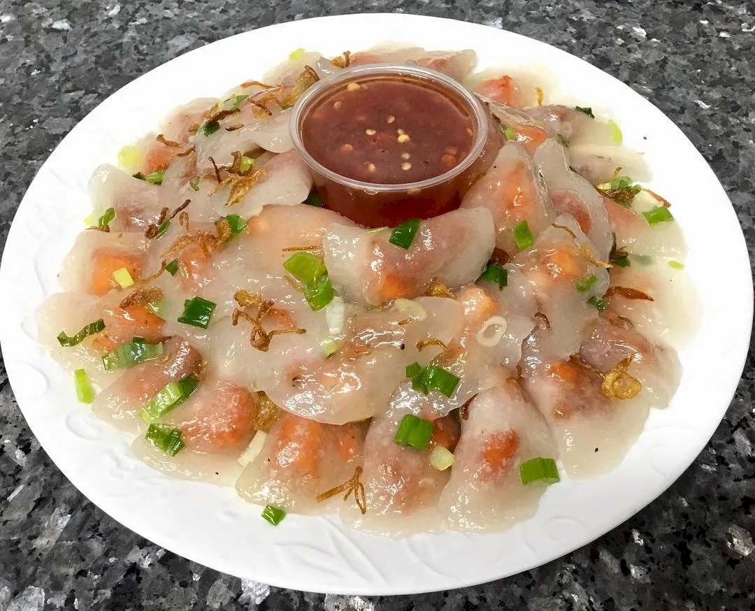 Banh Bot Loc with Prawns (Tapioca Dumplings)