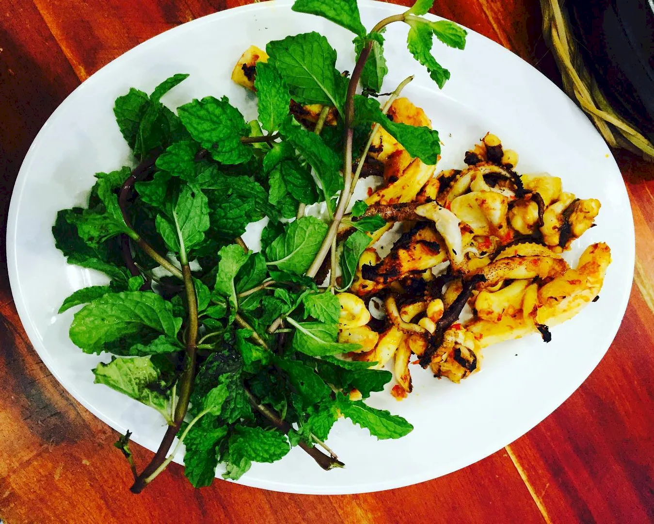 Spicy Grilled Squid with Sa Te