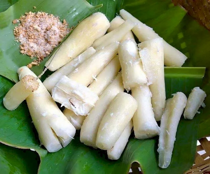 Steamed Cassava with Coconut Milk